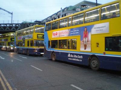 DUBLIN (IRLANDA) = AUTOBUSES DE DOS PLANTAS